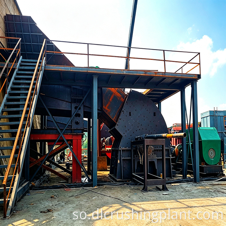 one pass forming hammer crusher and multi deck screening system